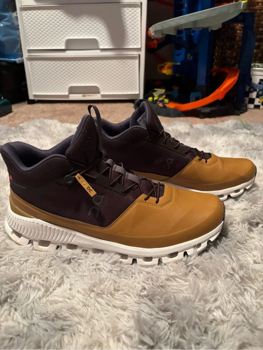 On Cloud Running Men's Athletic Shoes in Brown and Black with White Sole